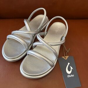 OluKai Leather Metallic Silver Women’s Tiare Slingback Strappy Sandals